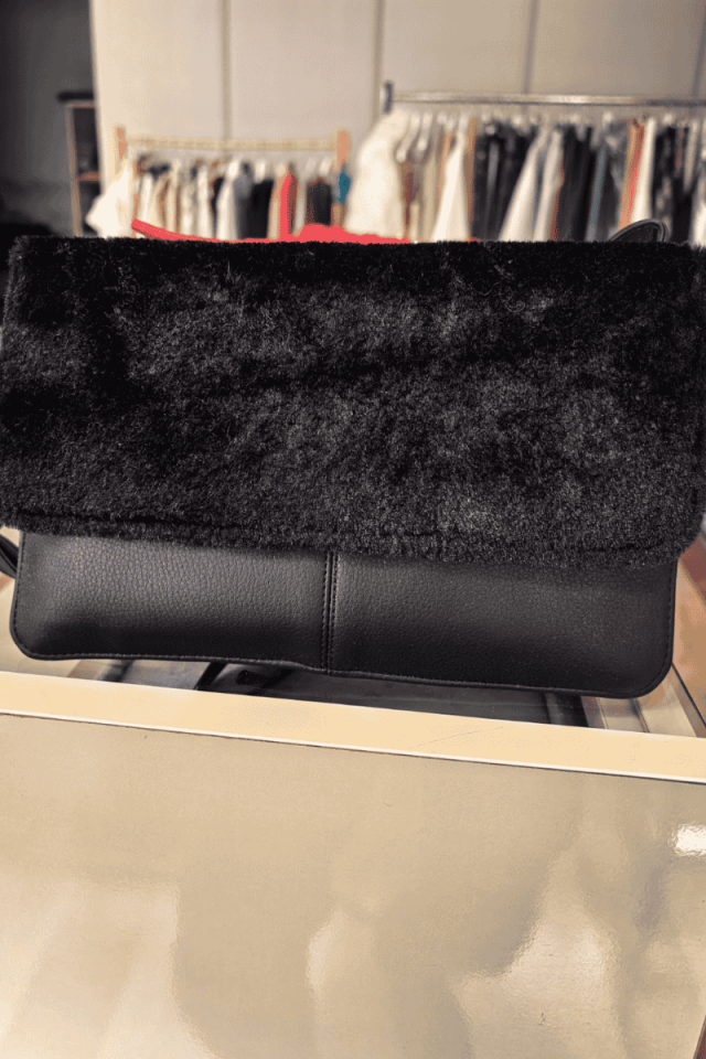 KAPAKLI ÇAPRAZ ÇANTA