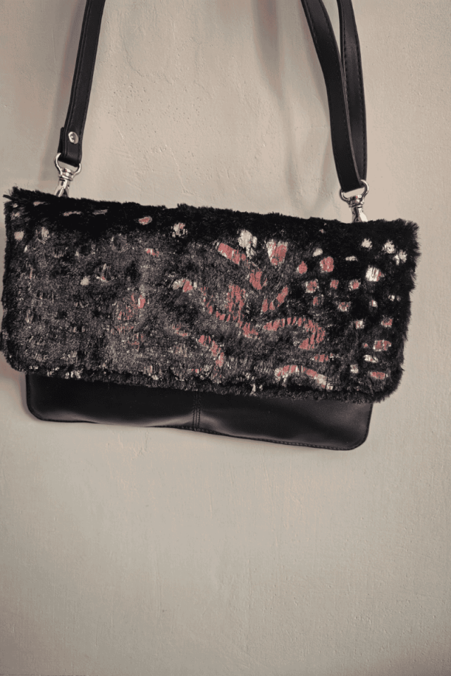 KAPAKLI ÇAPRAZ ÇANTA