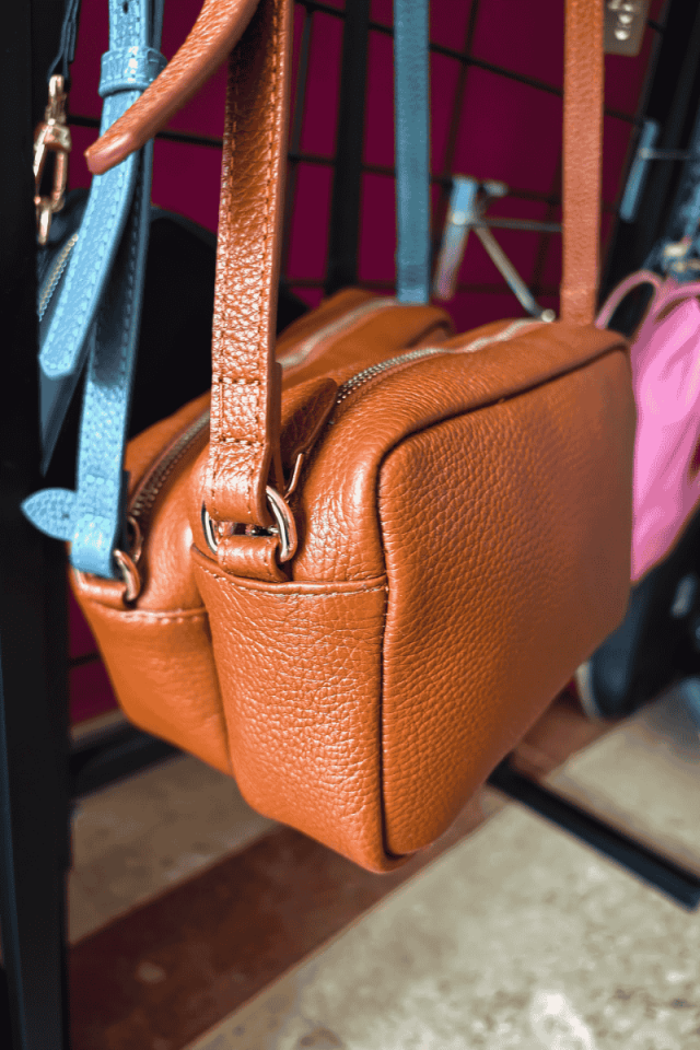 Deri çapraz omuz çantası