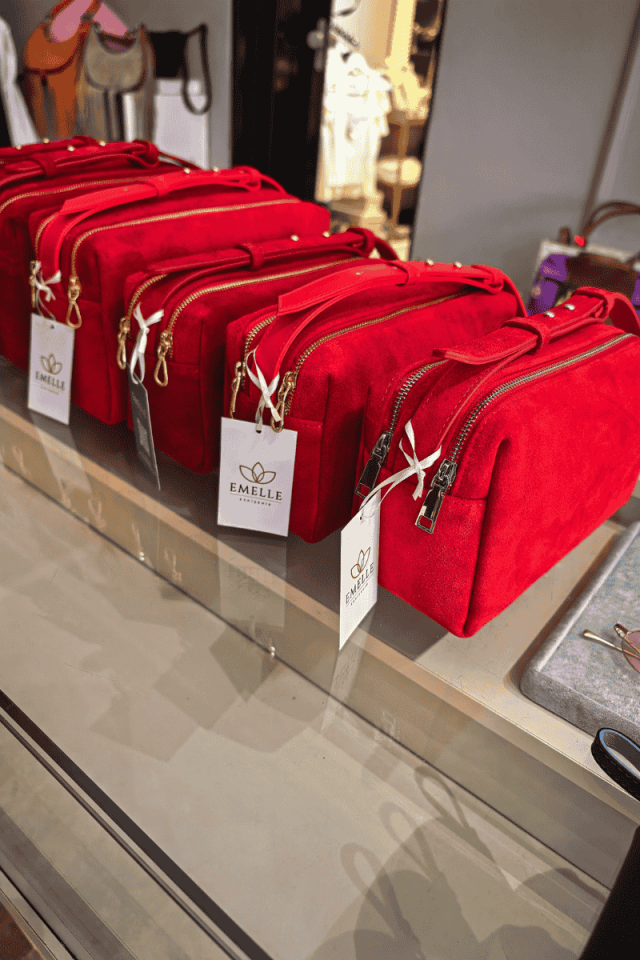 Kırmızı süet kol çantası