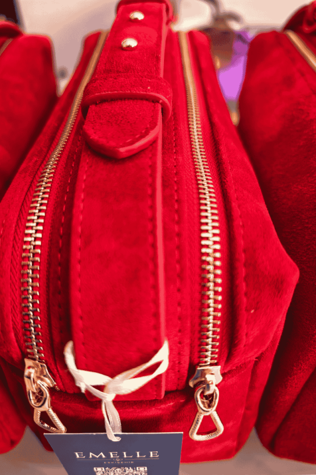 Kırmızı süet kol çantası