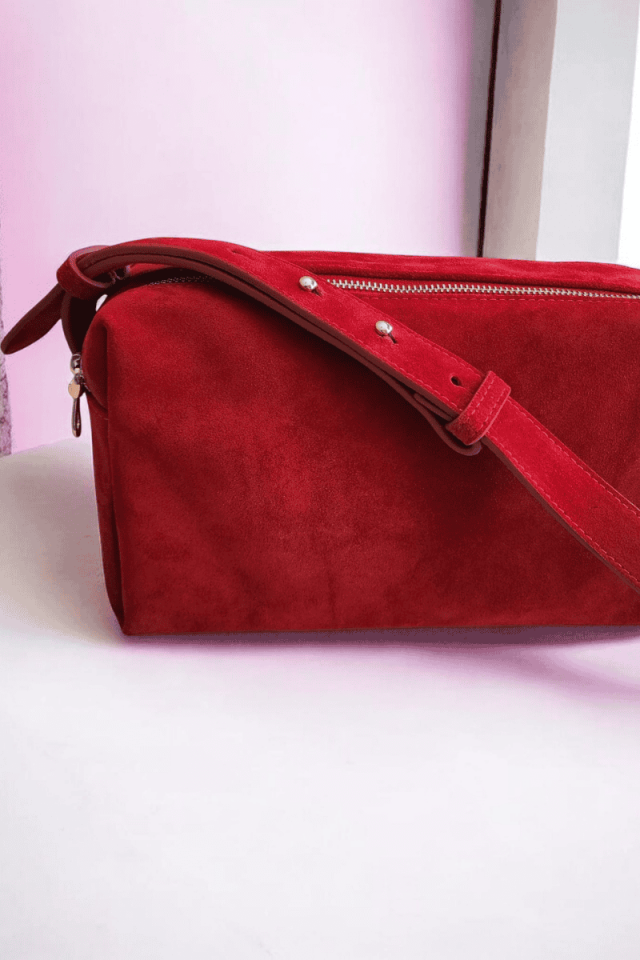 Kırmızı süet kol çantası